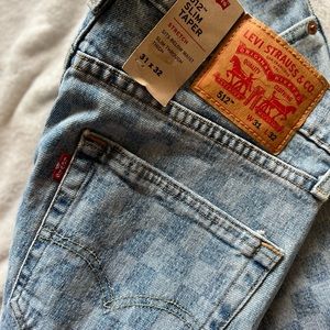 Mens Levi Slim tapered jeans. BRAND NEW! Size 31x32